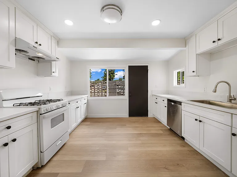 10148 Felipe Ave — Photo 9
