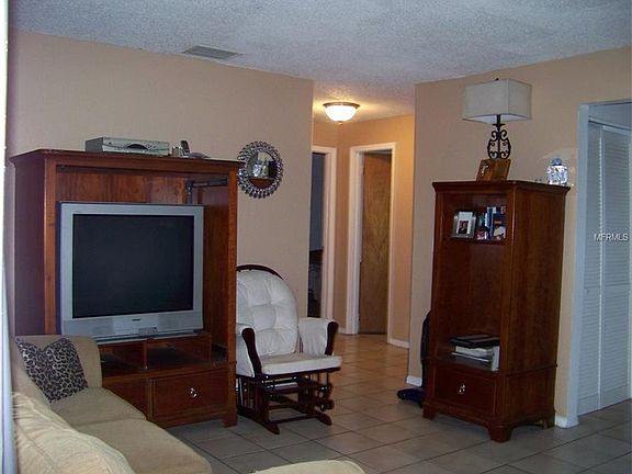 3rd image of 2885 Green Acres Ave
