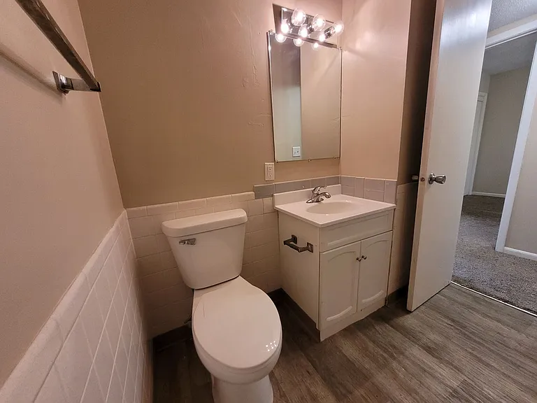 West Glen Apartments — Photo 37
