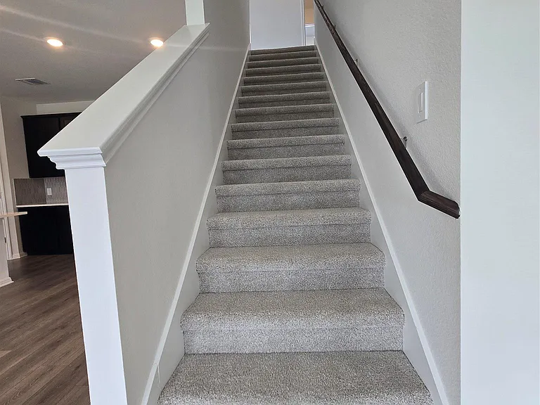 715 Universal Dr — Photo 24