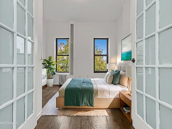 2nd image of 32 Garnet St APT 3R
