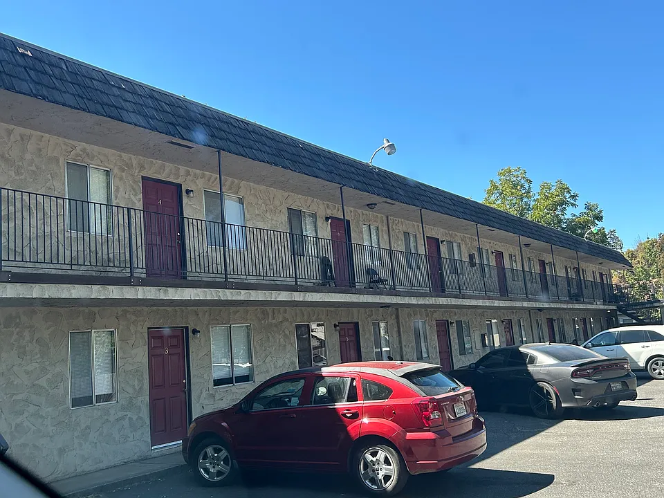 1109 Citrus Ave #4
