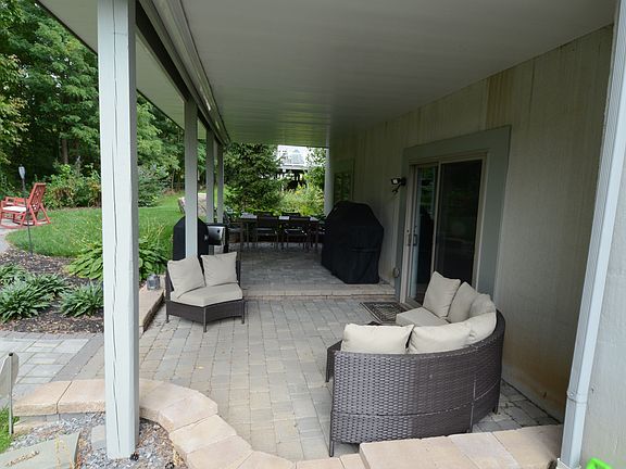 3rd image of 611 Fox Hunt Dr