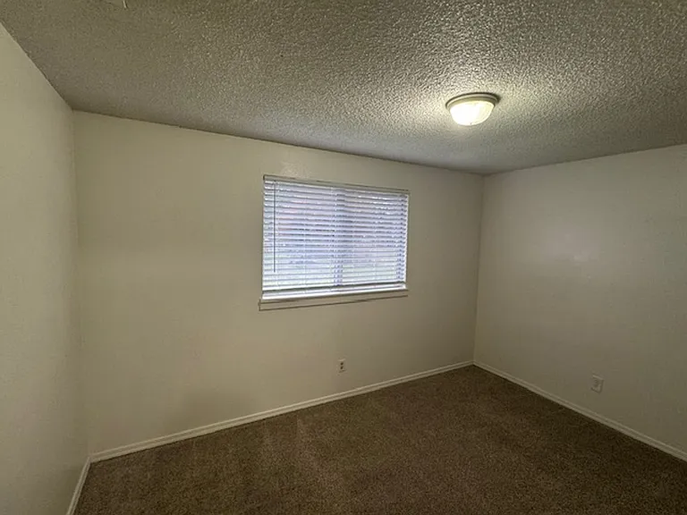 121 Edith Cir — Photo 13