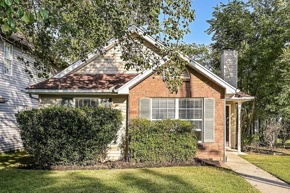 3 bed, 2.0 bath, 1143 sqft, $2,000 — Photo 3
