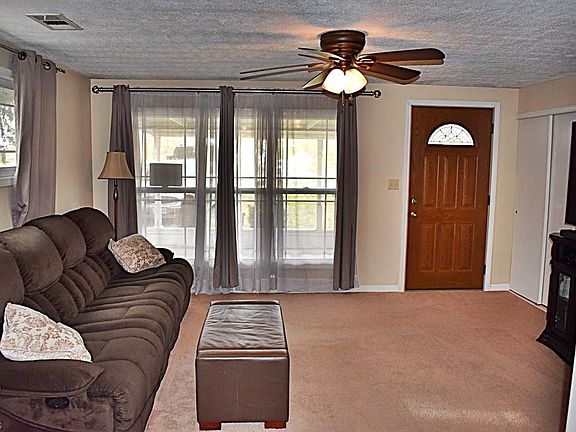 4th image of 9927 Crestwood Dr