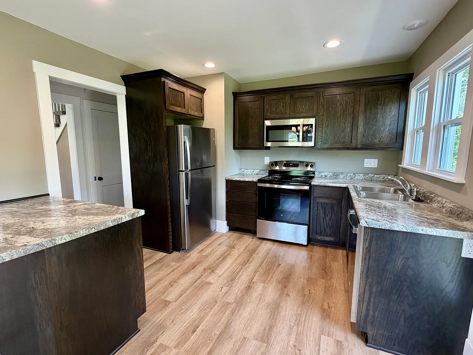 3 bed, 1332 sqft, $1,750 — Photo 3