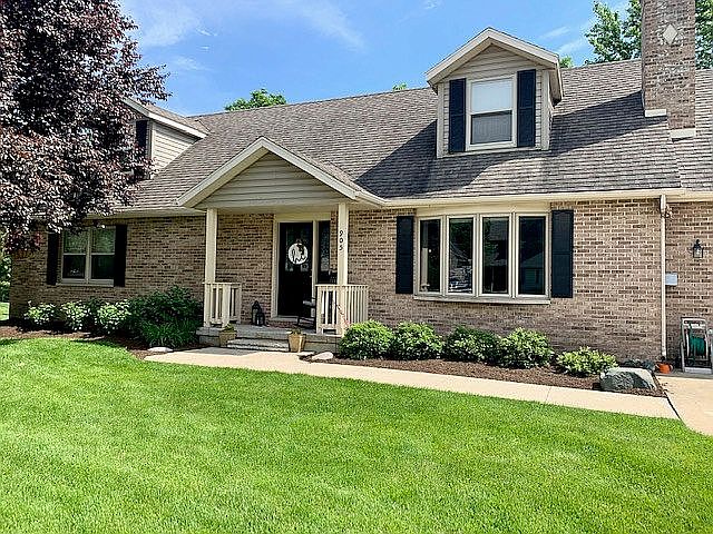 1st image of 905 Deerfield Ln