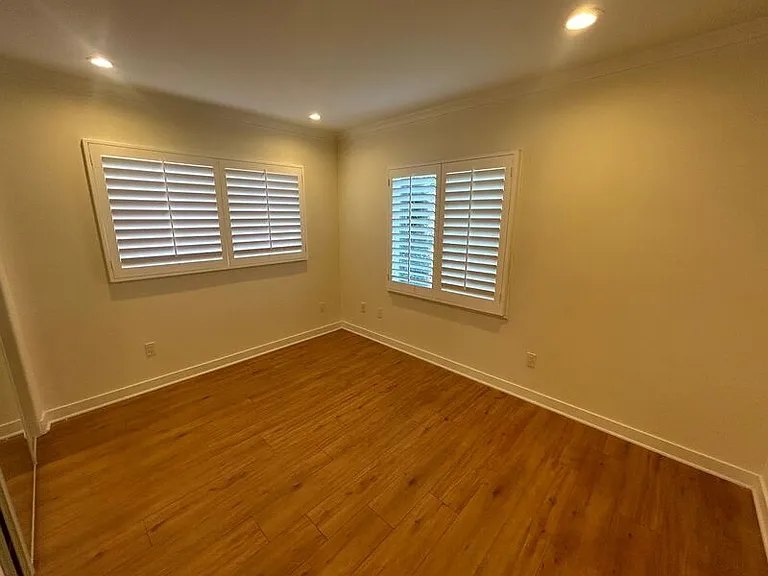 648 W Howard St — Photo 11