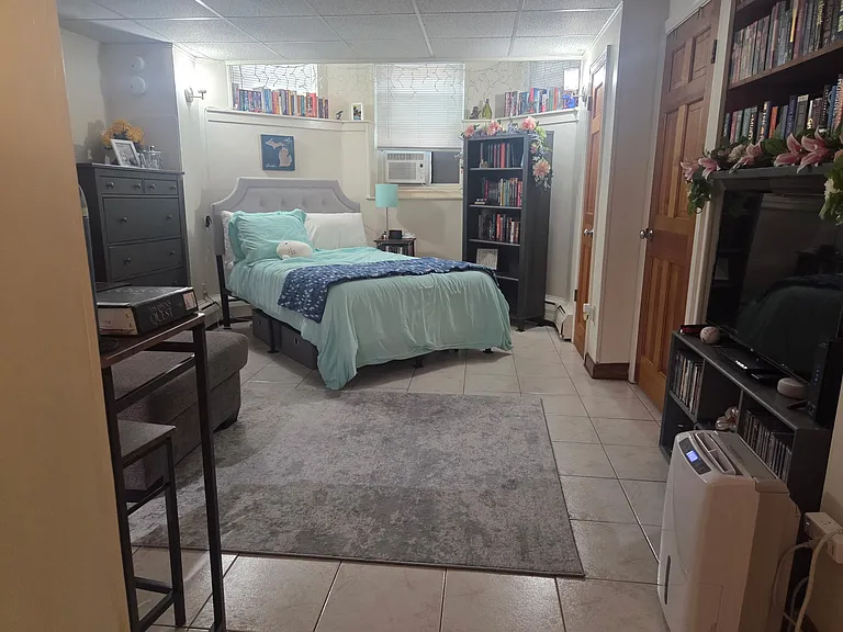 907 Beacon St #1 — Photo 2