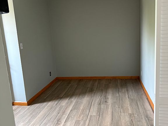 2nd image of 14 Grattan St #3