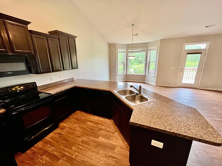 325 S Stonegate Dr — Photo 7