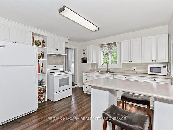 3rd image of 144 Burgar St