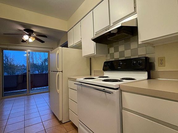 5th image of 4510 NE Hancock St #10596439