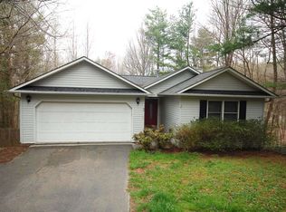 3 Bay St, Flat Rock, NC 28731