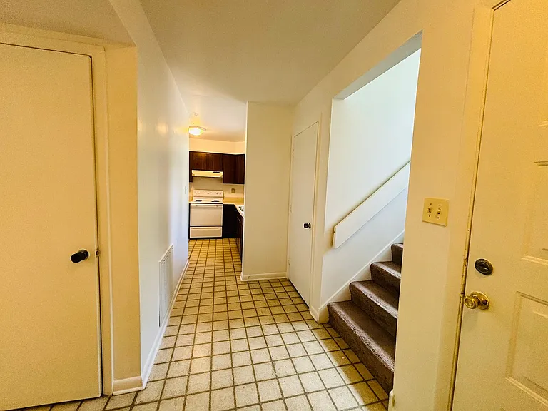 354 Shenandoah Cir — Photo 7