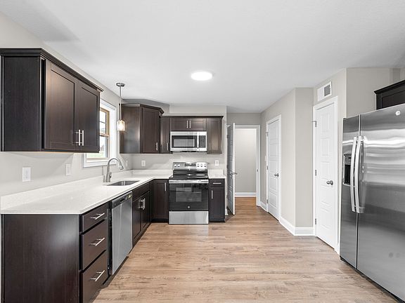 5th image of 258 Ardell Dr