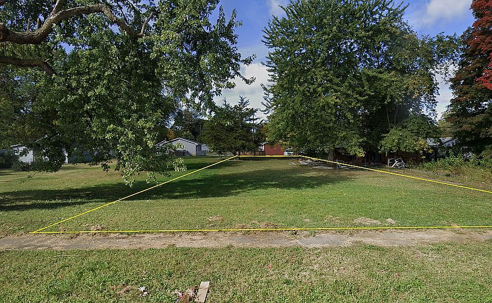 2nd image of 2223 S 1st St