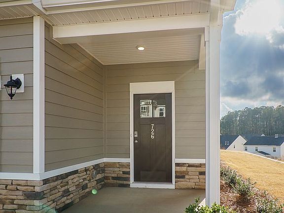 4th image of 726 Courtland Dr
