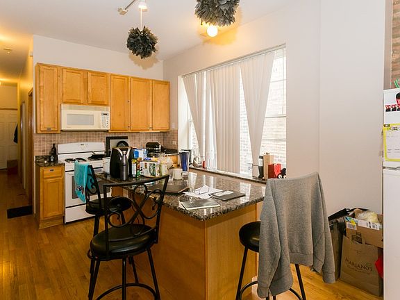 3rd image of 2138 W Chicago Ave #F4
