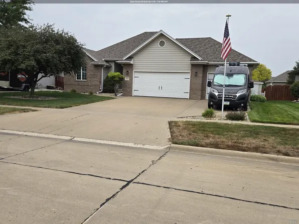 415 Brookshire Ct, Sergeant Bluff, IA 51054