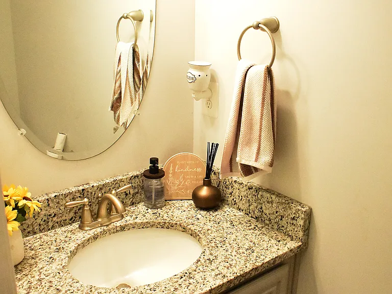 526 Monticello Cir — Photo 6