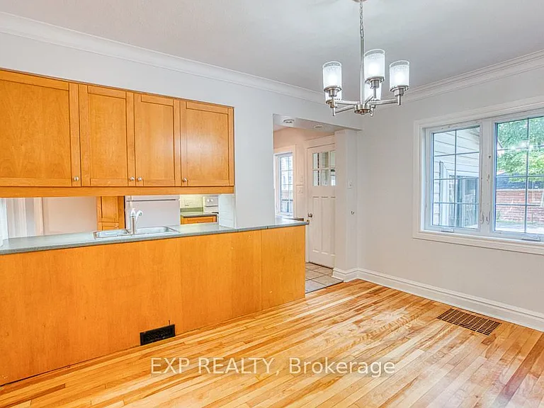 413 Holland Ave — Photo 12