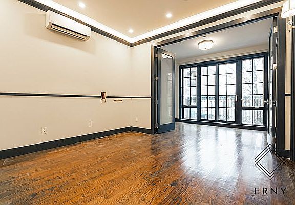 2nd image of 920 Pacific St #1A