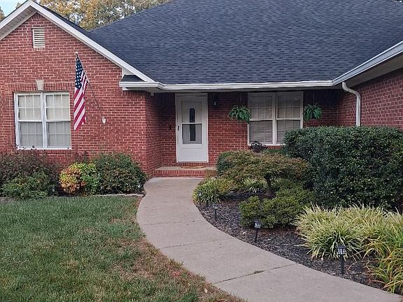 3rd image of 46 Barrington Cir