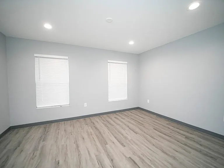 River Oaks Apartments — Photo 13