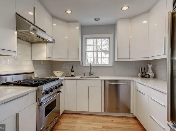 1628 N Harrison St, Arlington, VA 22205