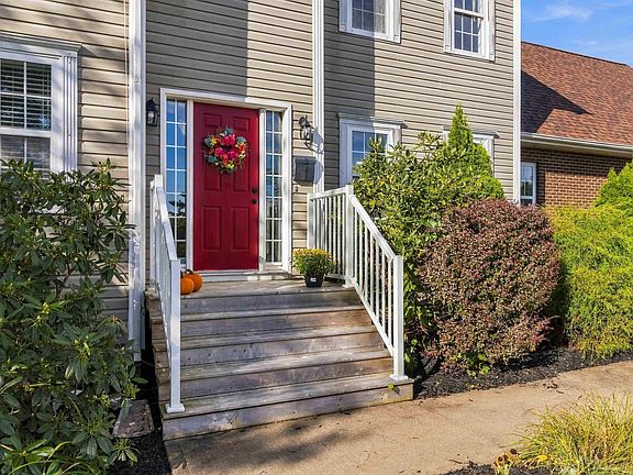 3rd image of 28 Carmel Cres