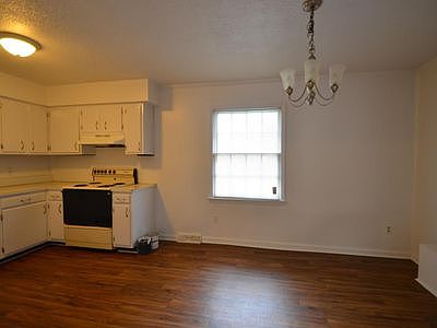 2nd image of 7642 Ireland Dr