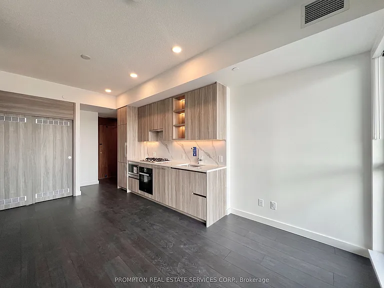 18 Esther Shiner Blvd #346 — Photo 6