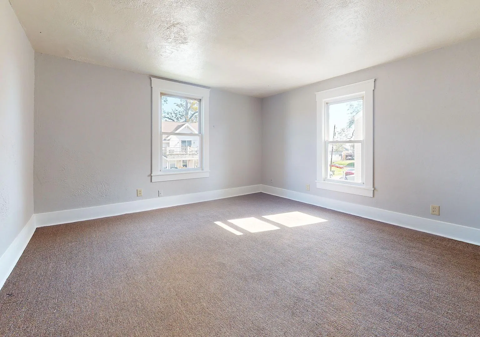 427 Smith Ave NW — Photo 1