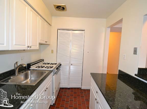 3rd image of 1255 W Belden Ave #6AFRONT
