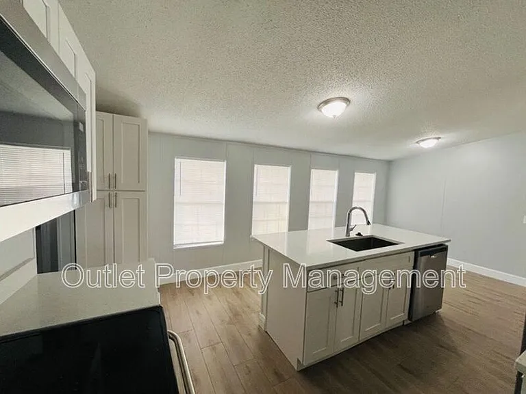 15710 Bermuda St — Photo 7
