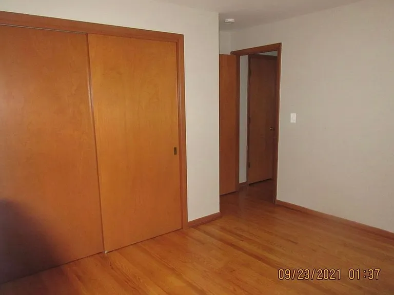 1651-1655 Diamond NE — Photo 7
