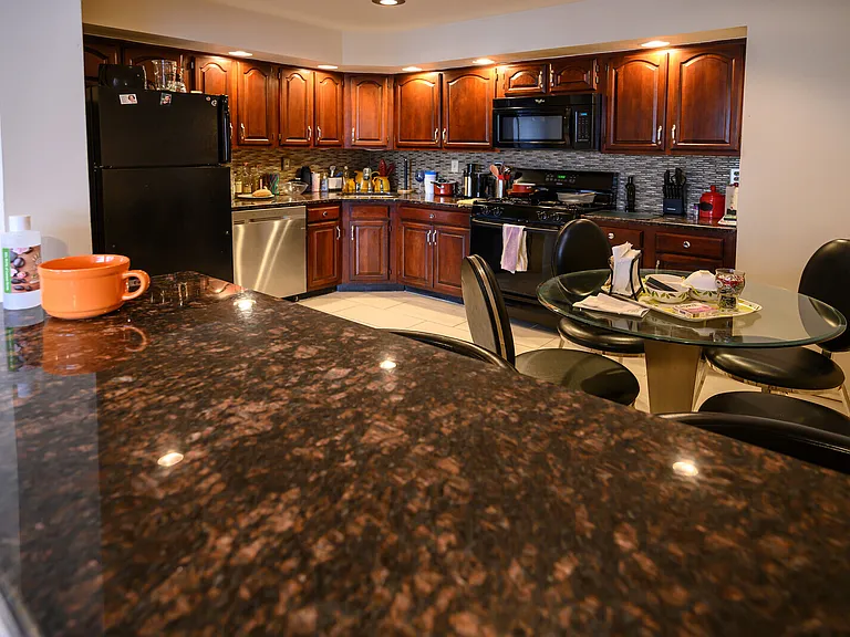 67 Vaughan Dr #4 — Photo 9