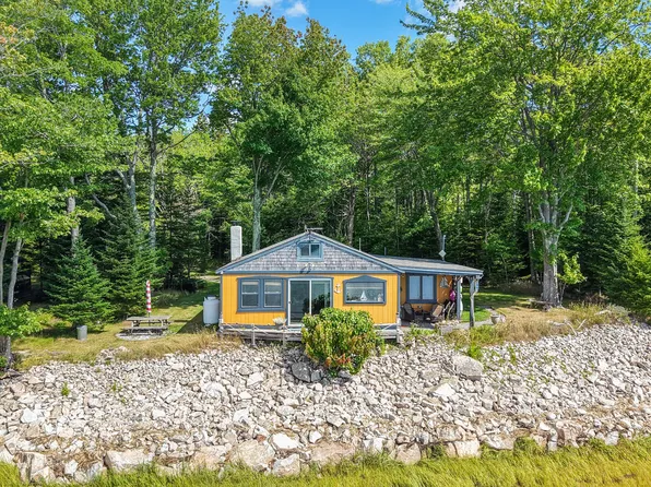 211 Rays Point Road, Milbridge, ME 04658