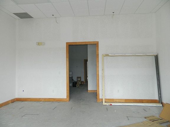 5th image of 3739 Lake Center Dr
