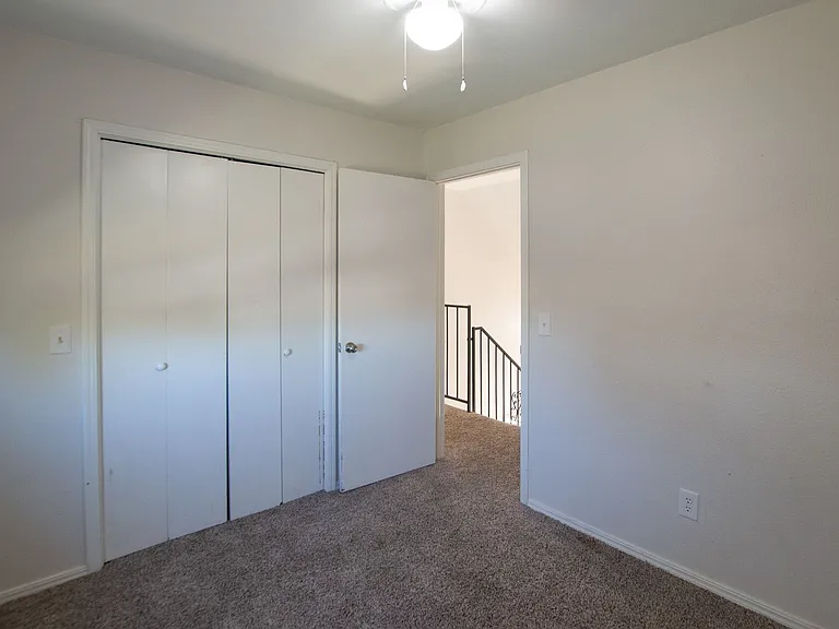 224 S Bouziden Dr — Photo 20