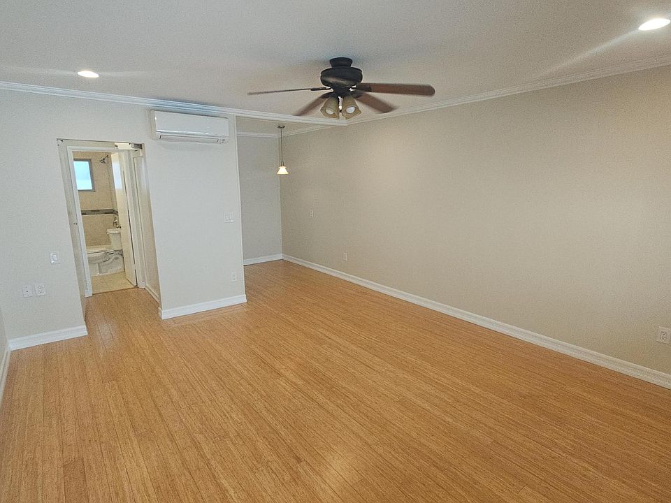 Spacious studio with bamboo floors
and split system AC