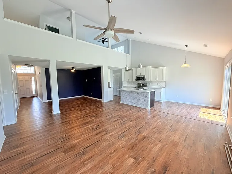 1018 Autumn Crest Ln — Photo 2