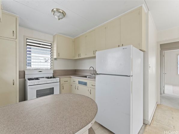 honolulu-hawaii-82510415 picture