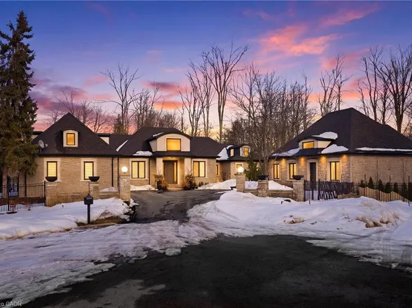 3205 Highpoint Ct, Burlington, ON L7P 0P9