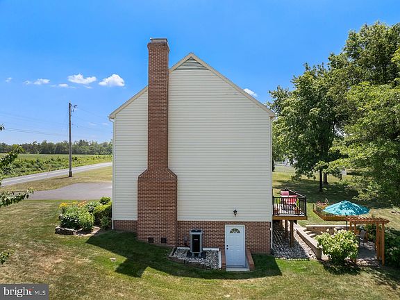 4th image of 95 White Church Rd