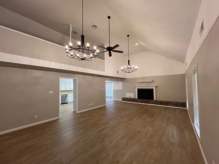 9240 & 9250 Lockhart Rd — Photo 1