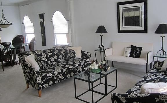 Sunny & Inviting Living Room & Dining Room!