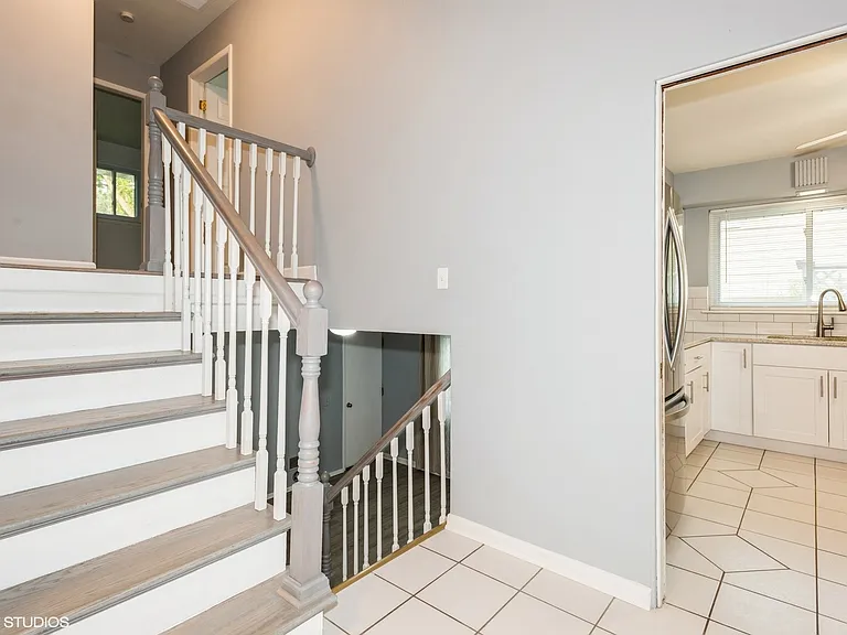 319 Shirley Ct — Photo 2